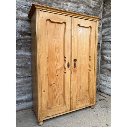 Lovely Vintage Light Pine Wardrobe Lovely Vintage Light Pine Wardrobe