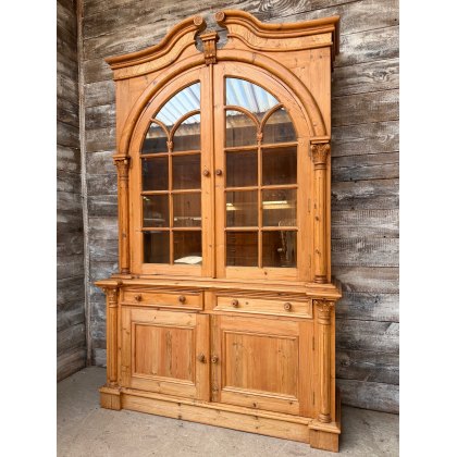 Impressive Continental Pine Glazed Dresser Impressive Continental Pine Glazed Dresser