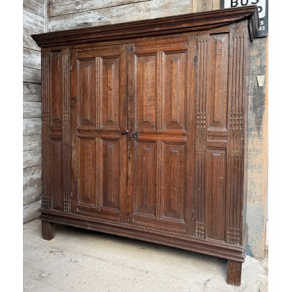 Antique 18th Century Oak Housekeepers Cupboard Antique 18th Century Oak Housekeepers Cupboard