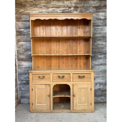 A Mid 19th Century English Farmhouse Pine Dresser A Mid 19th Century English Farmhouse Pine Dresser