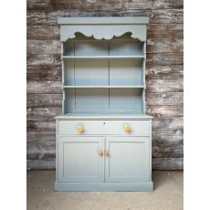 Vintage Painted Small Dresser Vintage Painted Small Dresser