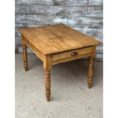 Charming Late Victorian Farmhouse Pine Small Dining Table Charming Late Victorian Farmhouse Pine Small Dining Table