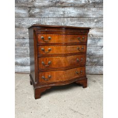 Beautiful George III Mahogany Serpentine Chest Of Drawers Beautiful George III Mahogany Serpentine Chest Of Drawers