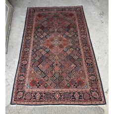 Vintage Quality Middle Eastern Wool Rug (1.98m x 1.32m) Vintage Quality Middle Eastern Wool Rug (1.98m x 1.32m)