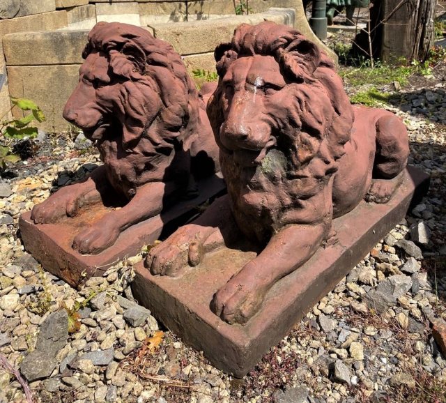 Crazy cast lion shops cast iron rare figure